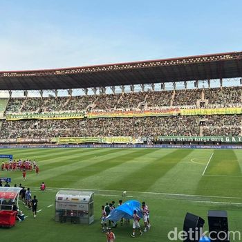 Persebaya Susana Stadion GBT dipenuhi Bonek saat laga Persebaya vs Persik