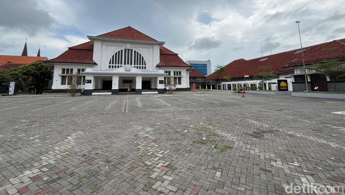 Pos Block distrik Kota Lama Surabaya yang menjadi public space dan kawasan kuliner.
