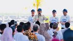 Momen Prabowo Panen Udang Bareng Penambak di Kebumen Jateng