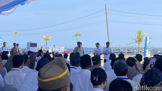 Presiden Prabowo Subianto saat panen raya di BUBK Kebumen, Kecamatan Petanahan, Kabupaten Kebumen, Sabtu (23/5/2026). Presiden Prabowo Subianto saat panen raya di BUBK Kebumen, Kecamatan Petanahan, Kabupaten Kebumen, Sabtu (23/5/2026).