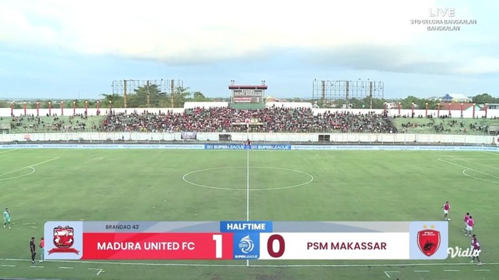Madura United unggul 1-0 atas tamunya PSM Makassar di babak I laga Super League 2025/2026.