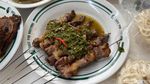 Empuk Lumer Sate Sapi Cabe Ijo Klathak yang Baru di Bandung!