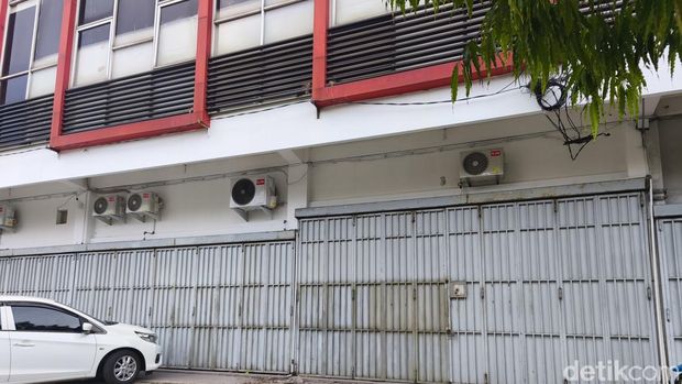 Penampakan ruko yang menjadi kantor scammer jaringan internasional berlokasi di Solo Baru, Sukoharjo, Sabtu (23/5/2026).