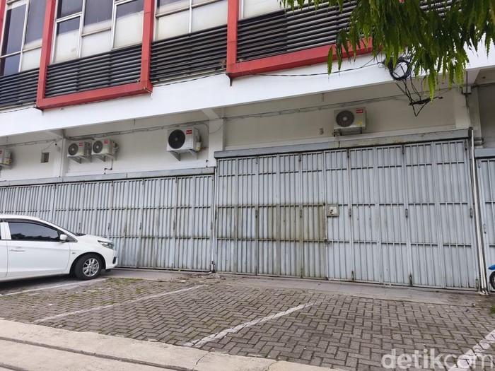 Penampakan ruko yang menjadi kantor scammer jaringan internasional berlokasi di Solo Baru, Sukoharjo, Sabtu (23/5/2026).