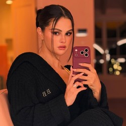 Penampilan Selena Gomez Dipuji Makin Cantik