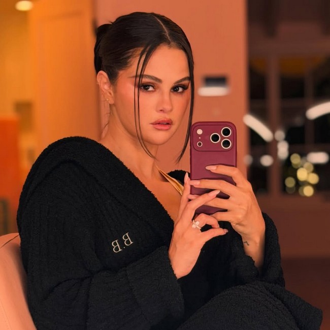 Penampilan Selena Gomez Dipuji Makin Cantik