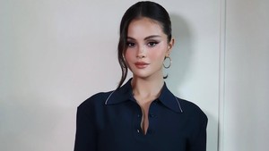 Aura Selena sekarang bikin nostalgia era lama muncul lagi. Foto: Instagram/@rarebeauty @hungvanngo