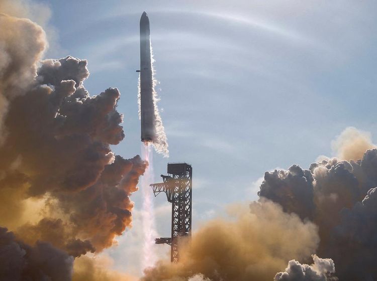 Starship V3 SpaceX Jalani Uji Terbang Perdana
