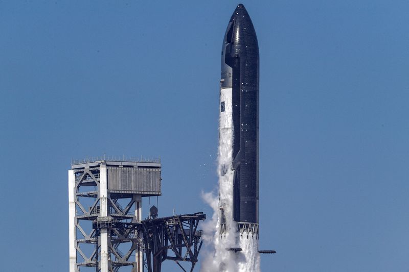 Starship V3 SpaceX Jalani Uji Terbang Perdana A SpaceX Super Heavy booster carrying the Starship spacecraft lifts off on its 12th test flight at Starbase, Texas, U.S., May 22, 2026. REUTERS/Steve Nesius TPX IMAGES OF THE DAY