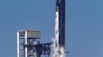 Peluncuran tersebut menjadi bagian dari Flight 12, yakni penerbangan uji ke-12 program Starship sejak pertama kali diuji pada 2023. Misi ini sekaligus menjadi penerbangan pertama untuk konfigurasi V3 dan peluncuran perdana dari Launch Pad 2 di Starbase, Texas. REUTERS/Steve Nesius