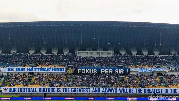 Suasana Stadion GBLA