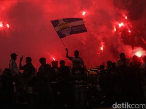 Bobotoh Tak Risau Meski Persib Belum Puncaki Klasemen Super League