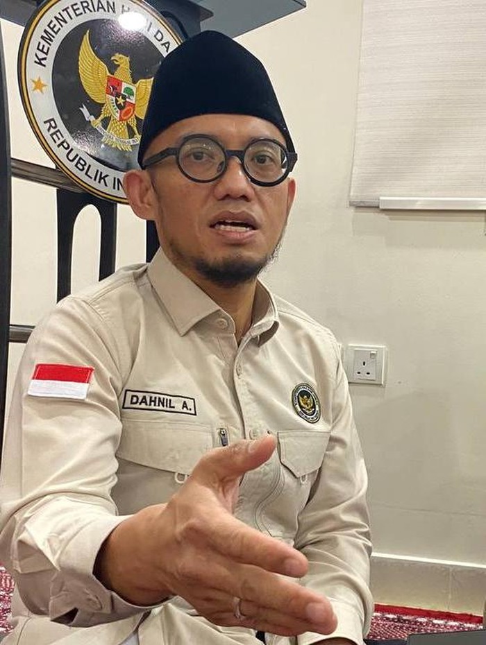 Wakil Menteri Haji dan Umrah RI, Dahnil Anzar Simanjuntak, didampingi Juru Bicara Kemenhaj Ichsan Marsha, di Kantor Daerah Kerja Makkah, Jumat (22/5/2026).