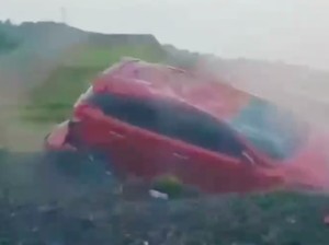 Pembunuh Wanita di Bogor Bawa Kabur Mobil Korban, Berujung Terguling di Tol