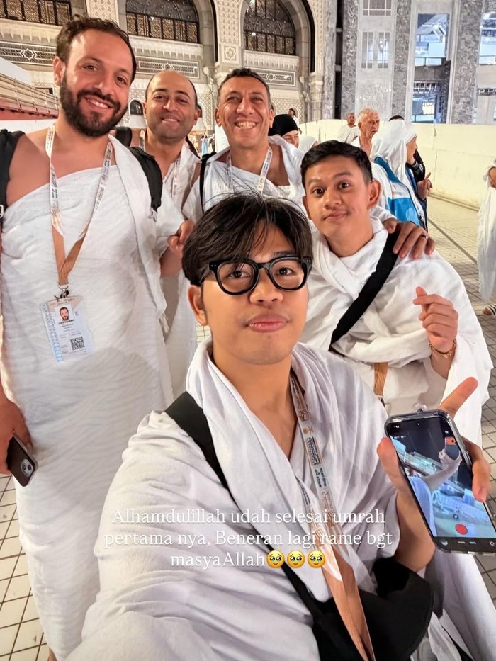 Selebgram Alwi Fahry dan Alwan Naik Haji Diundang Kerajaan Saudi