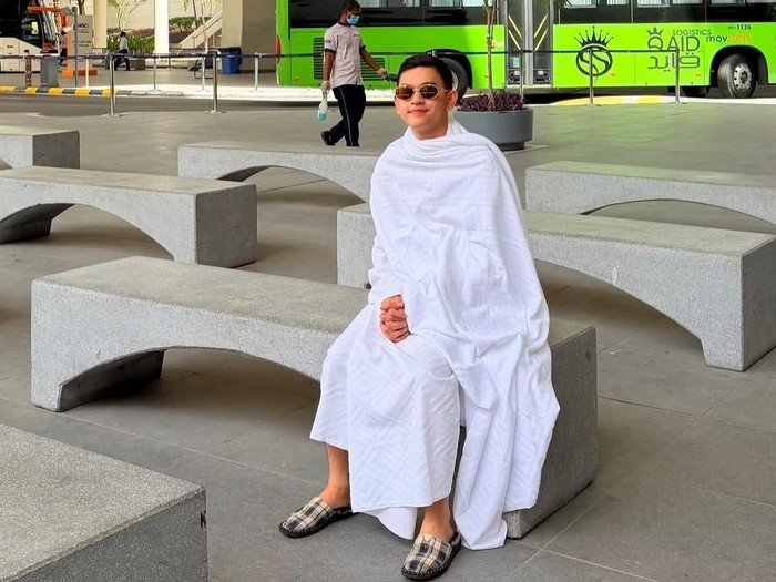 Selebgram Alwi Fahry dan Alwan Naik Haji Diundang Kerajaan Saudi