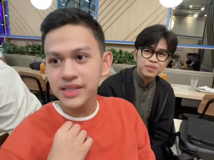 Selebgram Alwi Fahry dan Alwan Naik Haji Diundang Kerajaan Saudi
