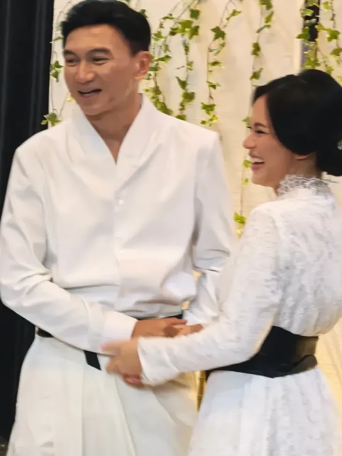 Foto-foto Pernikahan Anji dan Dena Desy