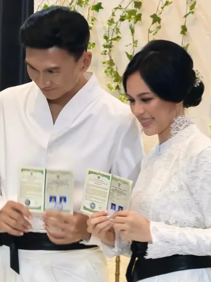 Foto-foto Pernikahan Anji dan Dena Desy