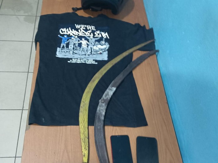 Barang bukti kasus pembacokan di Tangerang. (Dok. Istimewa)