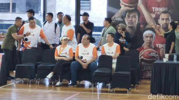 Basket Celebrity Match De' Legend Vs UGM Stars dalam rangka Jogja Run D-City di GIK UGM, Minggu (24/5/2026).
