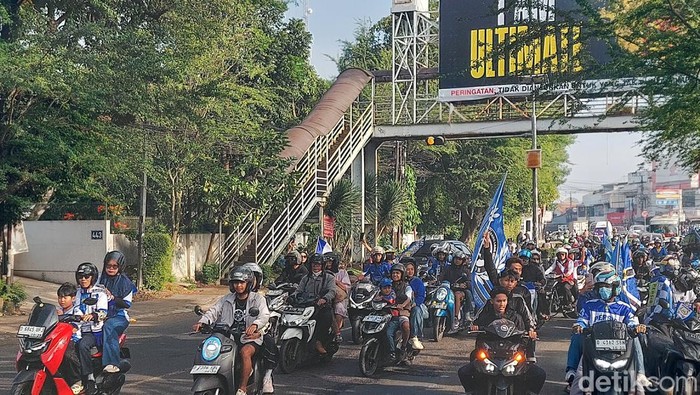 Bobotoh memadati jalan Amir Machmud Cimahi menuju Asia Africa Bandung