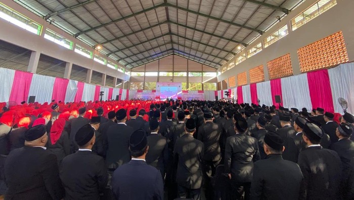Bupati Jember Gus Fawait melantik kepala sekolah dan pengawas.