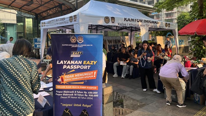 Layanan pembuatan paspor di CFD, Minggu (24/5/2026).