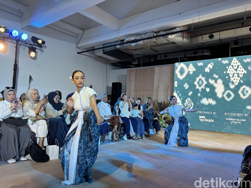 COTTONINK rilis koleksi wastra modern lewat lini Archipelago. COTTONINK rilis koleksi wastra modern lewat lini Archipelago.