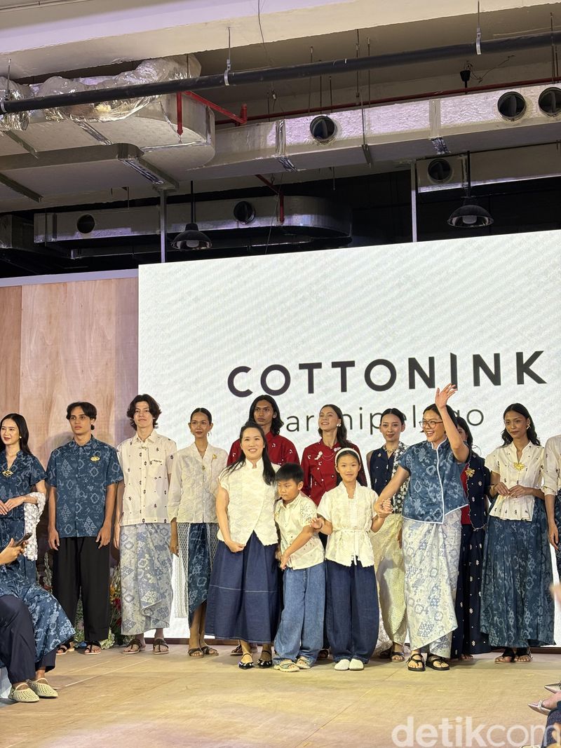 COTTONINK rilis koleksi wastra modern lewat lini Archipelago. COTTONINK rilis koleksi wastra modern lewat lini Archipelago.