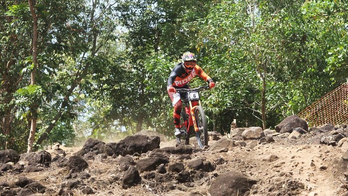 Seri I 76 Indonesian Downhill 2026 telah tuntas. Andy Prayoga dan Milatul Khaqimah menjadi juaranya.

Seri I berlangsung di Yogyakarta. Arena balapanya menggunakan lokasi di lintasan Bukit Hijau Bike Park, Bantul, Yogyakarta, Minggu (24/5/2026).