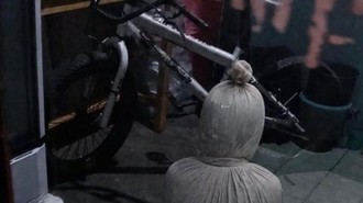Hoax Pocong Muncul Lagi, Kali Ini Diviralkan Duduk di Teras Warga Depok