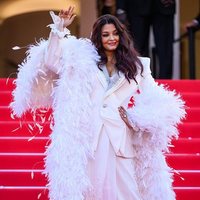Foto: Last Glam Look! Ini Deretan Gaya Para Bintang di Penutupan Cannes 2026
