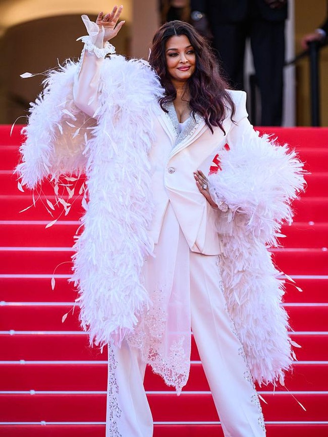 Foto: Last Glam Look! Ini Deretan Gaya Para Bintang di Penutupan Cannes 2026