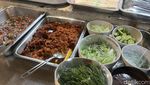 Smoky Nagih! Kuliner Daging Diasap 10 Jam di Kalimalang Ini Lagi Viral