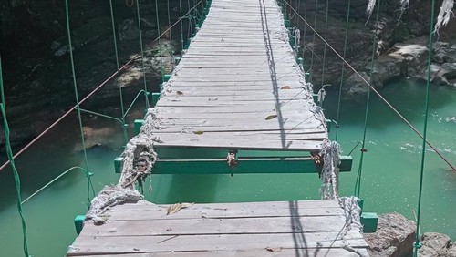 Kondisi jembatan gantung wisata Air Terjun Cunca Wulang, Manggarai Barat, NTT, Minggu (24/5/2026). (Foto: Dok. Basarnas Maumere)