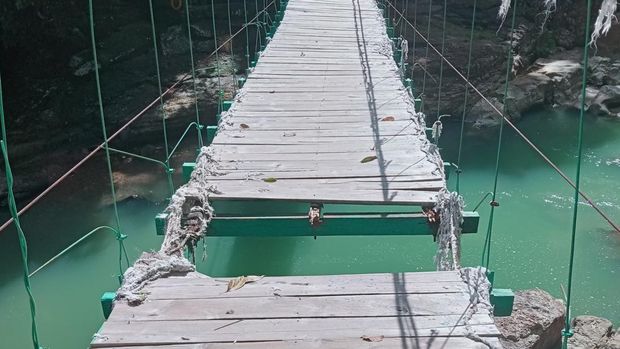 Kondisi jembatan gantung wisata Air Terjun Cunca Wulang, Manggarai Barat, NTT, Minggu (24/5/2026). (Foto: Dok. Basarnas Maumere)