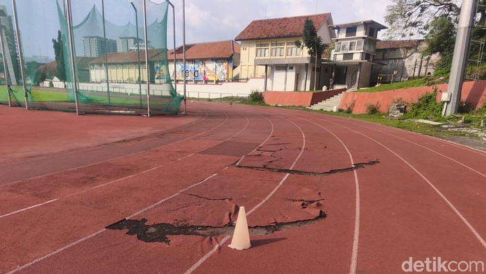 Kondisi jogging track GOR Tri Lomba Juang Semarang, Minggu (24/5/2026).