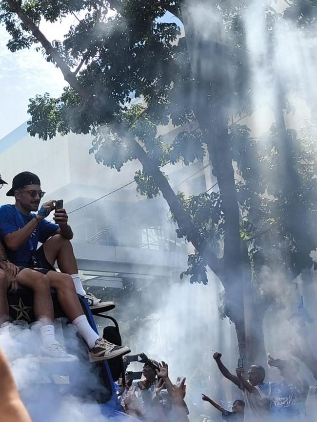 Penampakan Arak-arakan Persib di Tengah Lautan Bobotoh
