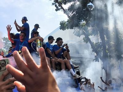 Penampakan Arak-arakan Persib di Tengah Lautan Bobotoh