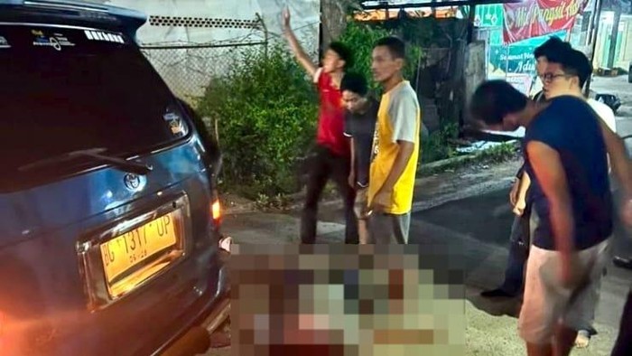 Korban yang tergeletak dengan luka tembak di kepala