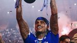 Ekspresi Pemain Persib Saat Angkat Trofi Super League 2025/2026