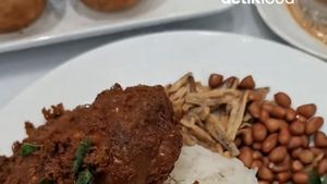 Video Cobain Nasi Lemak plus Egg Tart Viral di Kuala Lumpur