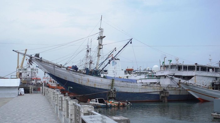 Pelabuhan Bontang Lestari.