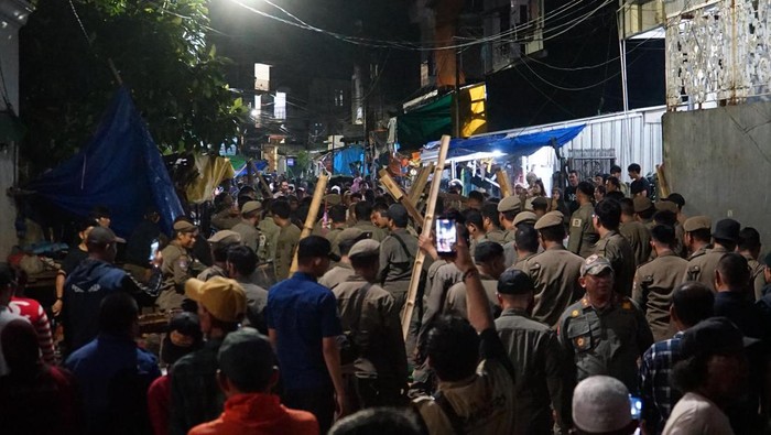 Pemkot Makassar merelokasi 667 pedagang di Jalan Veteran ke Terminal Malengkeri.