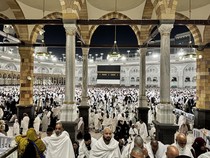 Di Balik Tiang Pink Masjidil Haram, Ada Jejak Isra Miraj