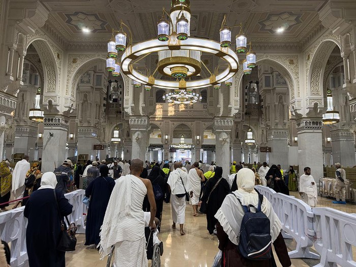 Penampakan atap dan langit-langi di Masjidil Haram