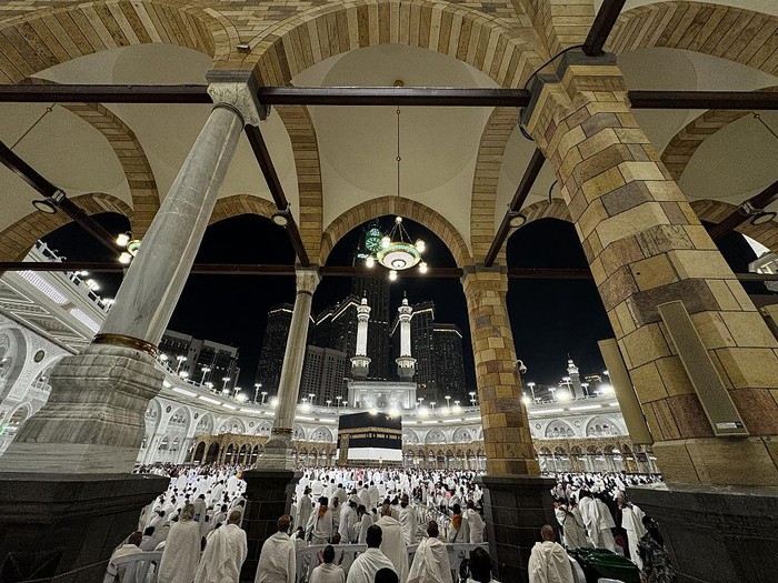 Penampakan atap dan langit-langi di Masjidil Haram