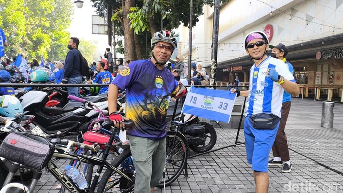 Pesepeda yang Menyambut Hattrick Juara Persib