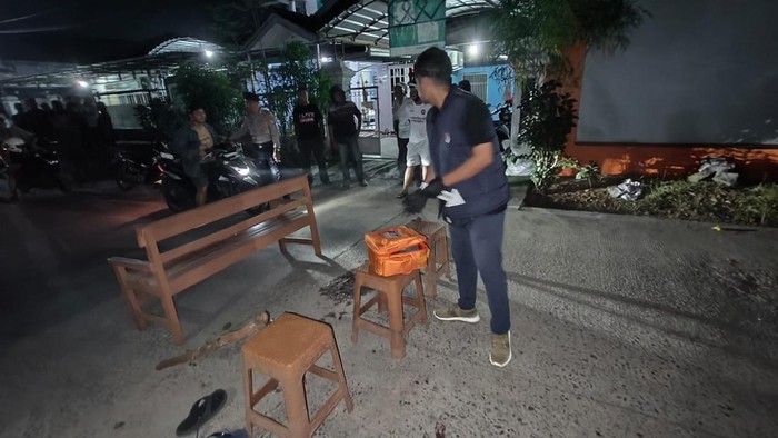 Polisi melakukan olah TKP penembakan PNS di Metro